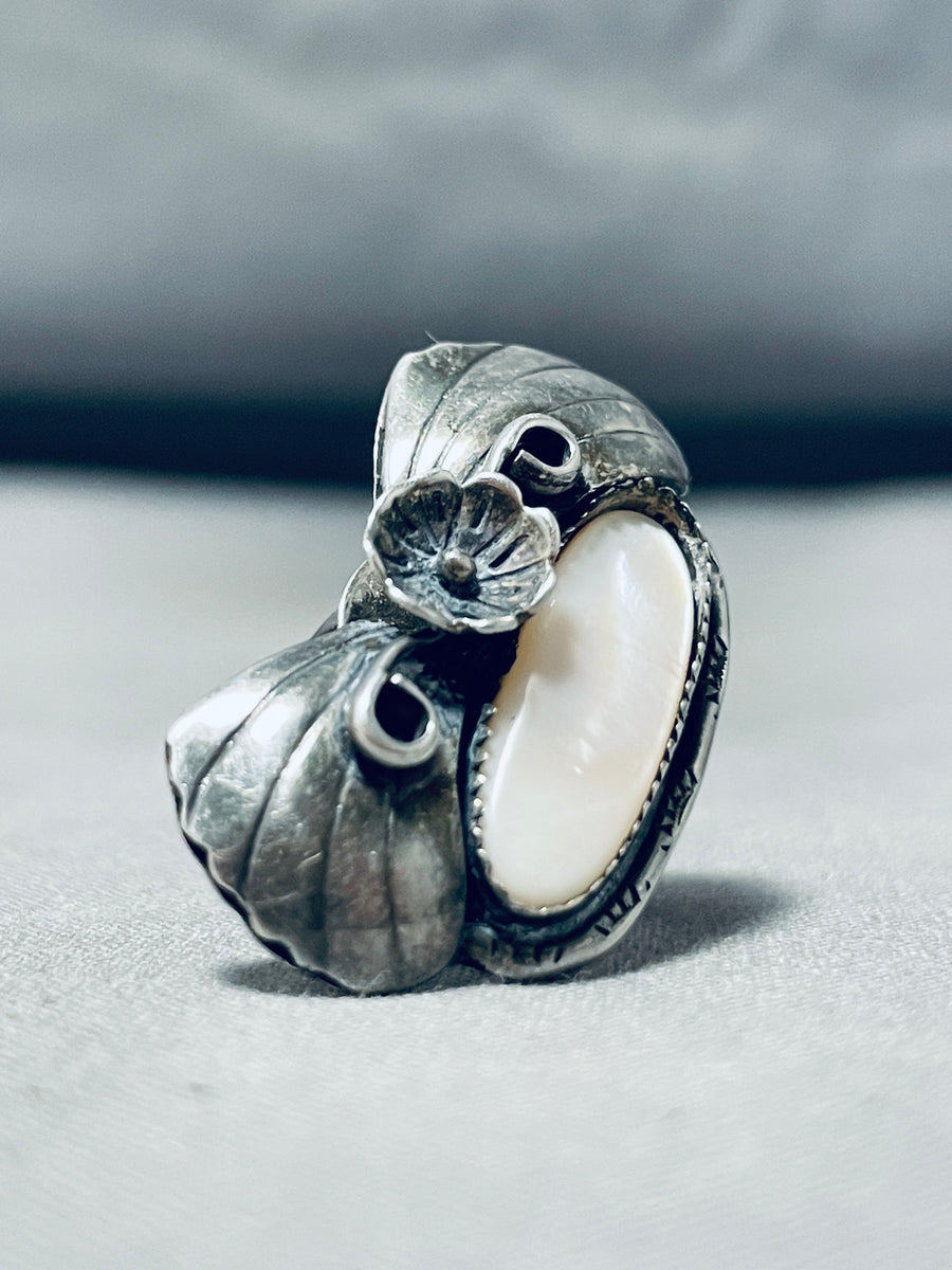 One Of The Finest Vintage Native American Zuni Signed Mother Of Pearl  Sterling Silver Ring