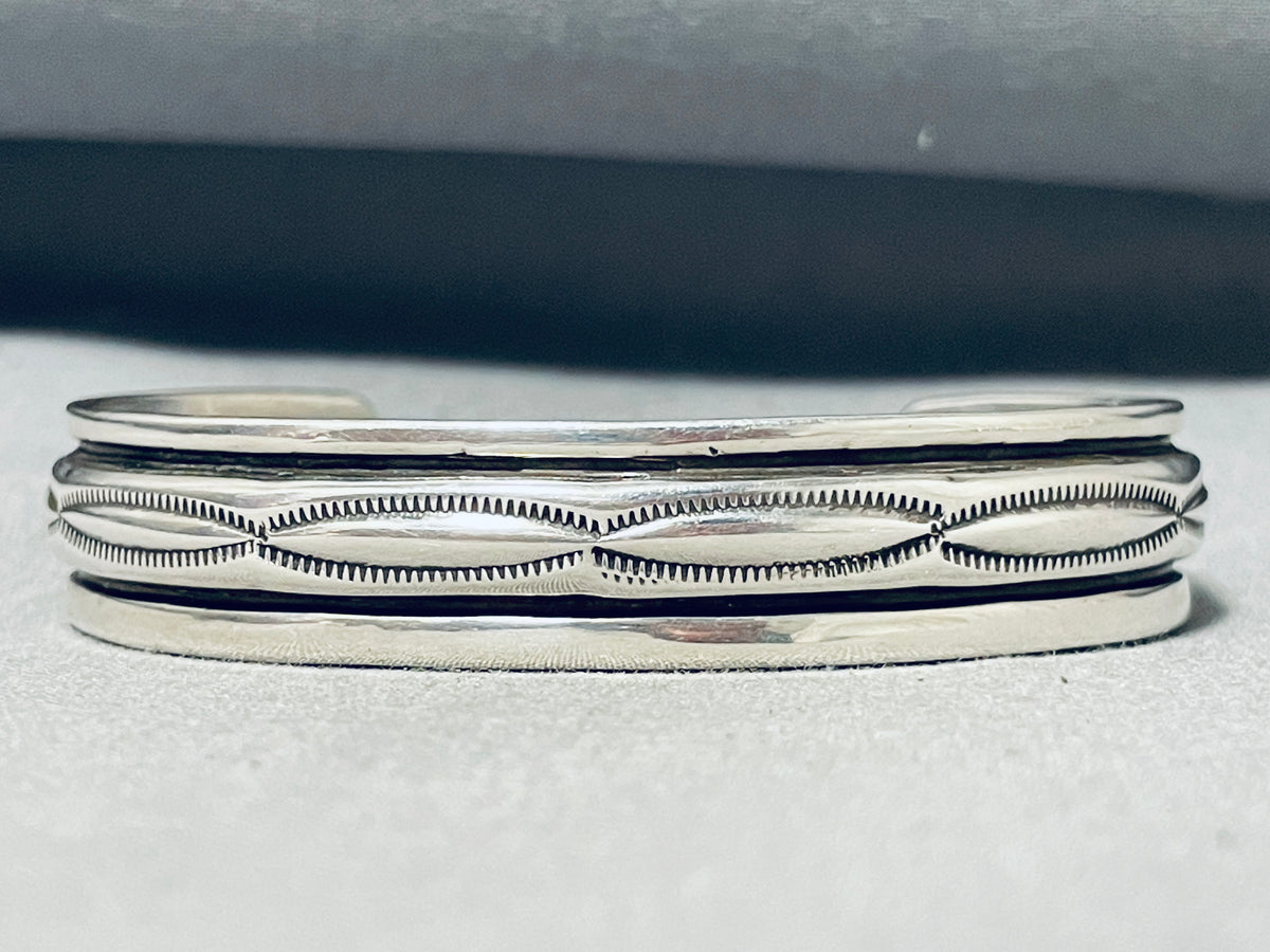Navajo NORA STERLING シルバーバングル Native American Important Vintage Nora Bill Sterling Silver