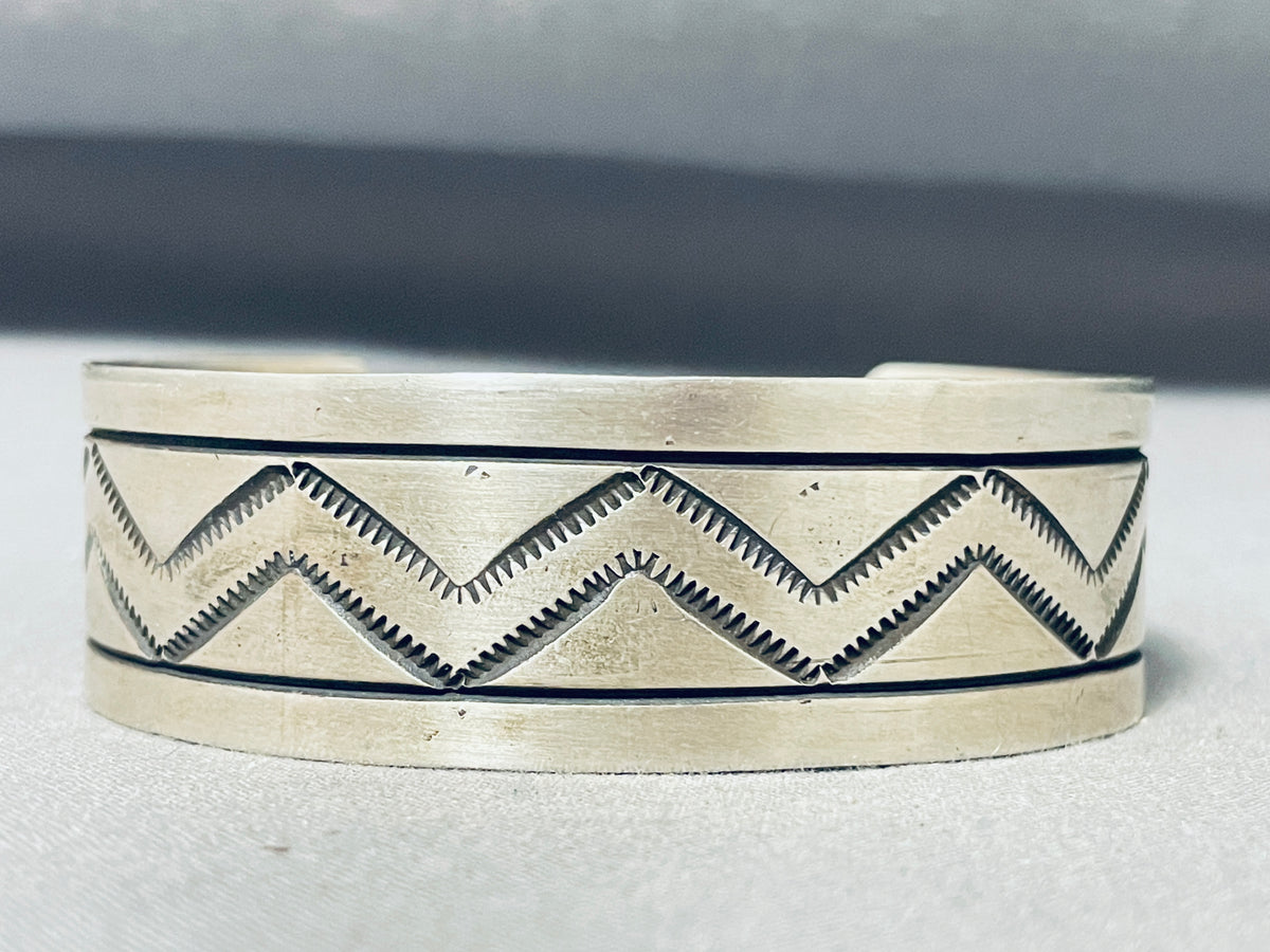 Fabulous Zig Zag Native American Navajo Sterlng Silver Bracelet