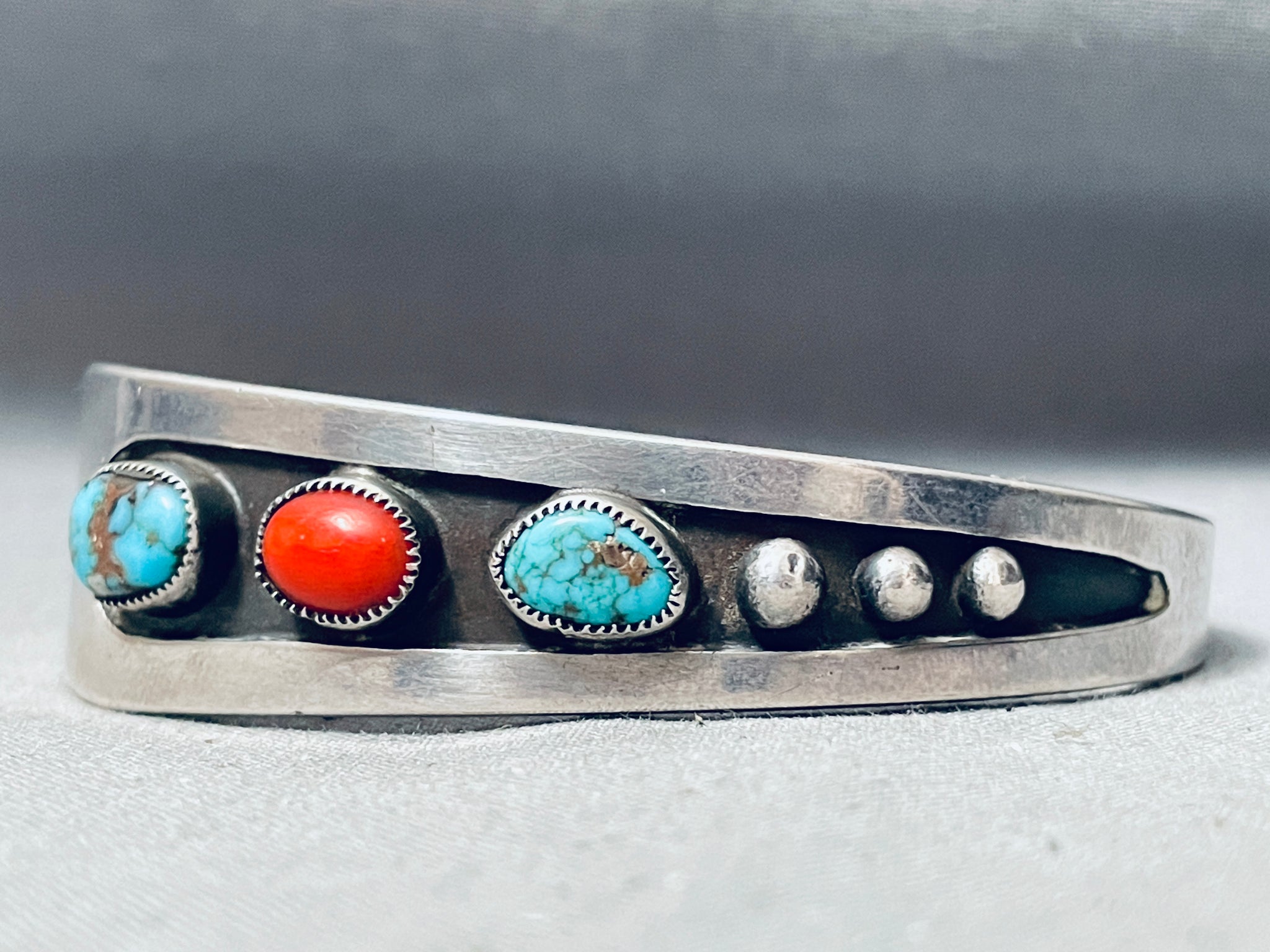 Stunning Graduating Vintage Native American Navajo Urquoise Coral