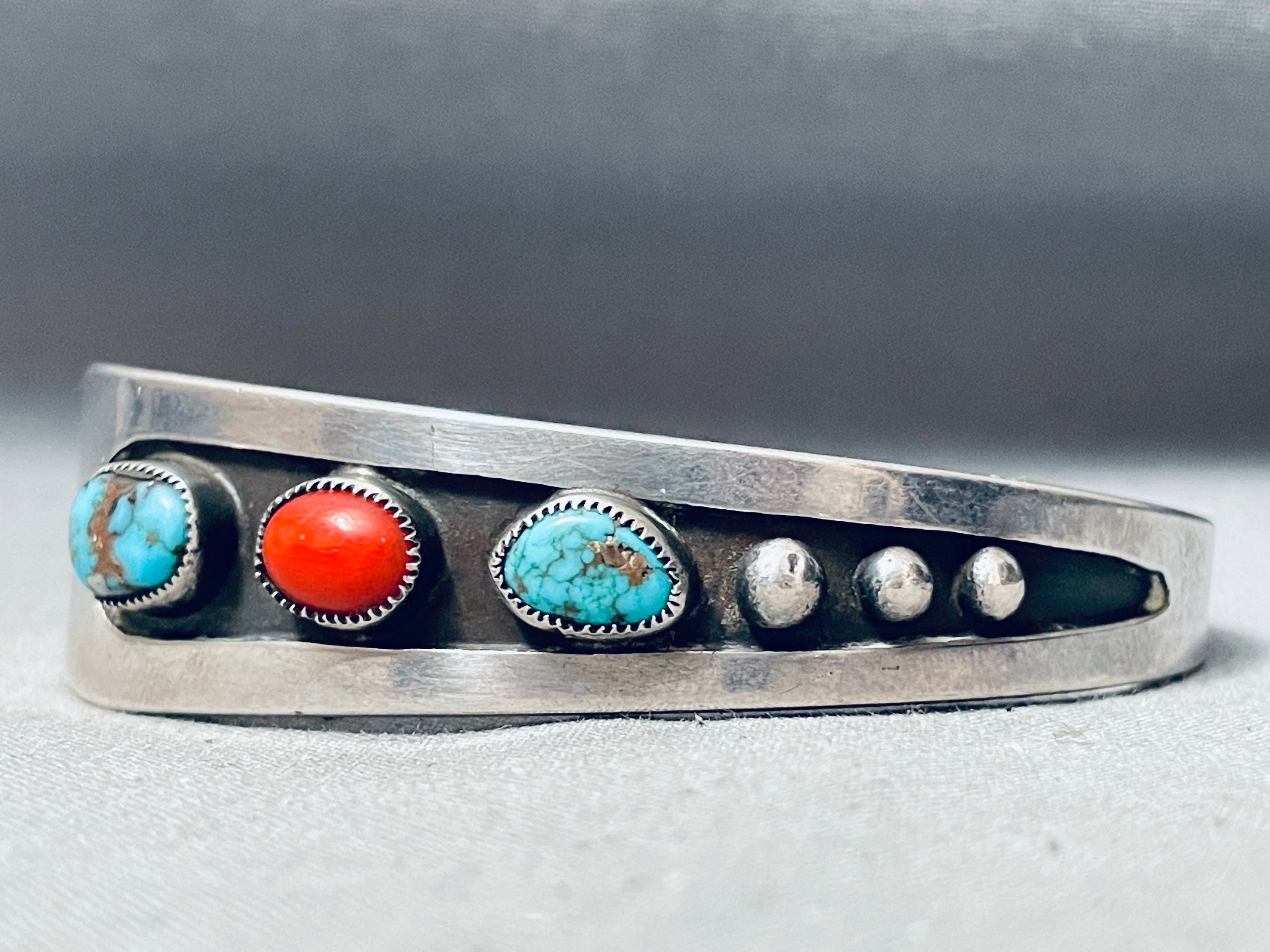 Stunning Graduating Vintage Native American Navajo Urquoise Coral