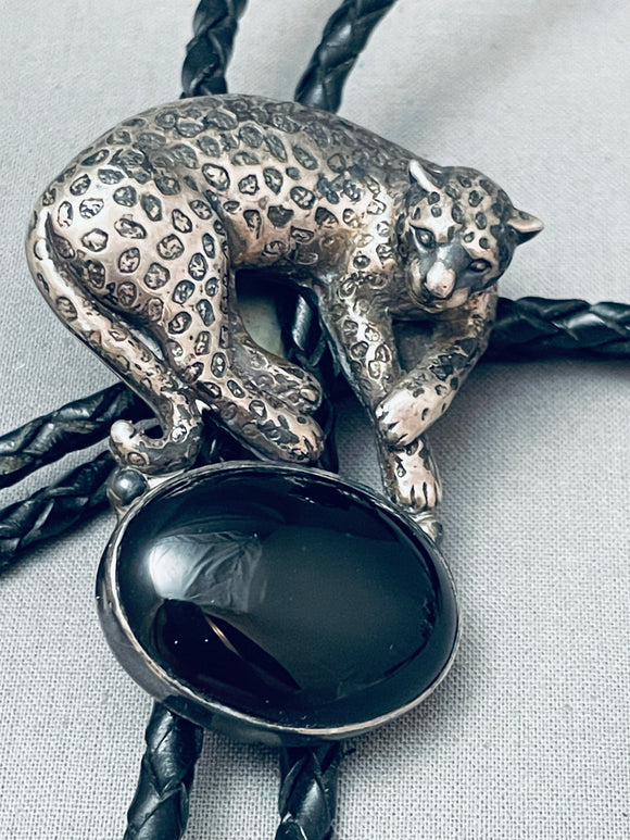 Detailed Vintage Native American Navajo Leopard Sterling Silver Jet Bolo Tie Old-Nativo Arts