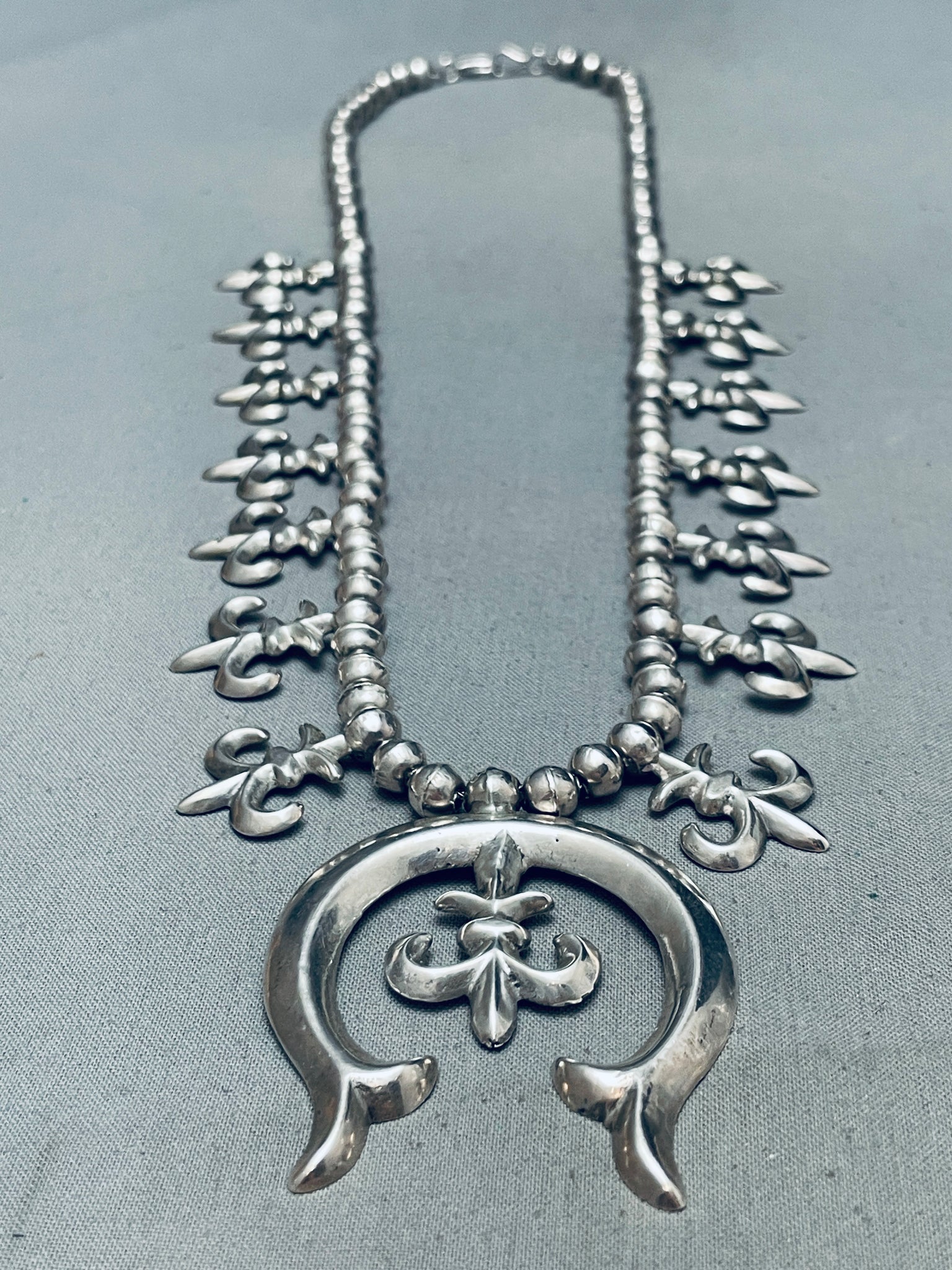 Gorgeous Vintage Native American Navajo Sterling Silver Naja