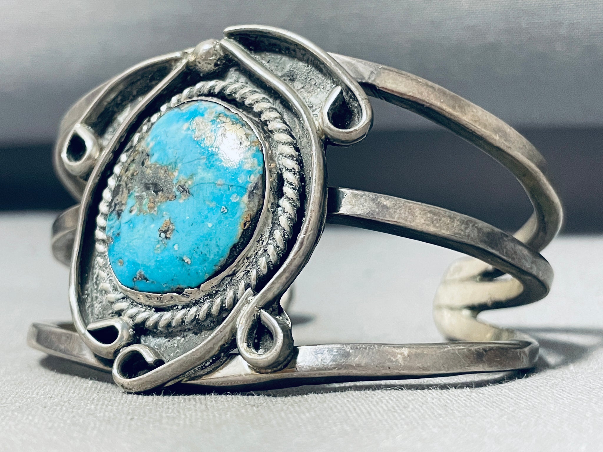 Navajo Sterling Silver Genuine Turquoise cuff bracelet, very attractive! retailer