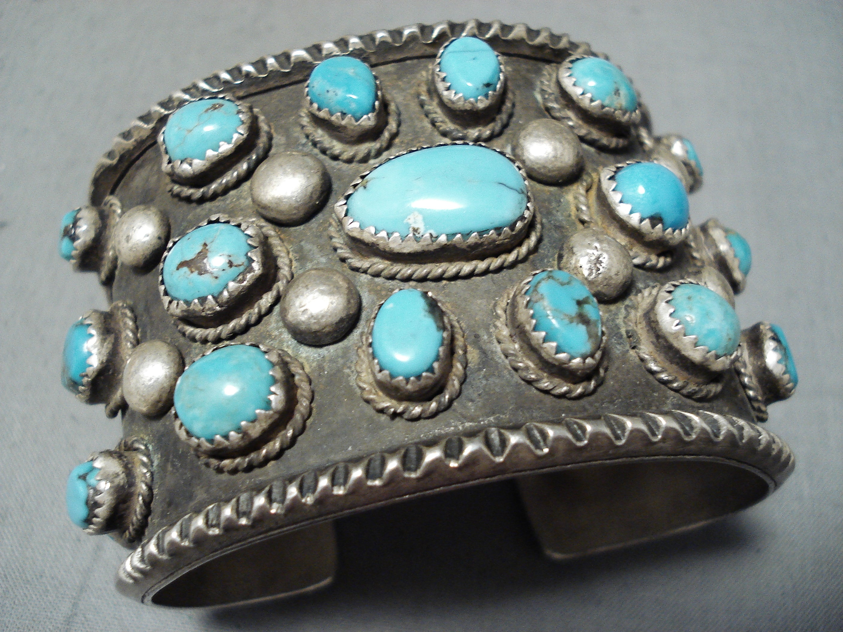 Fascinating Vintage Native American Navajo 19 Turquoise Sterling