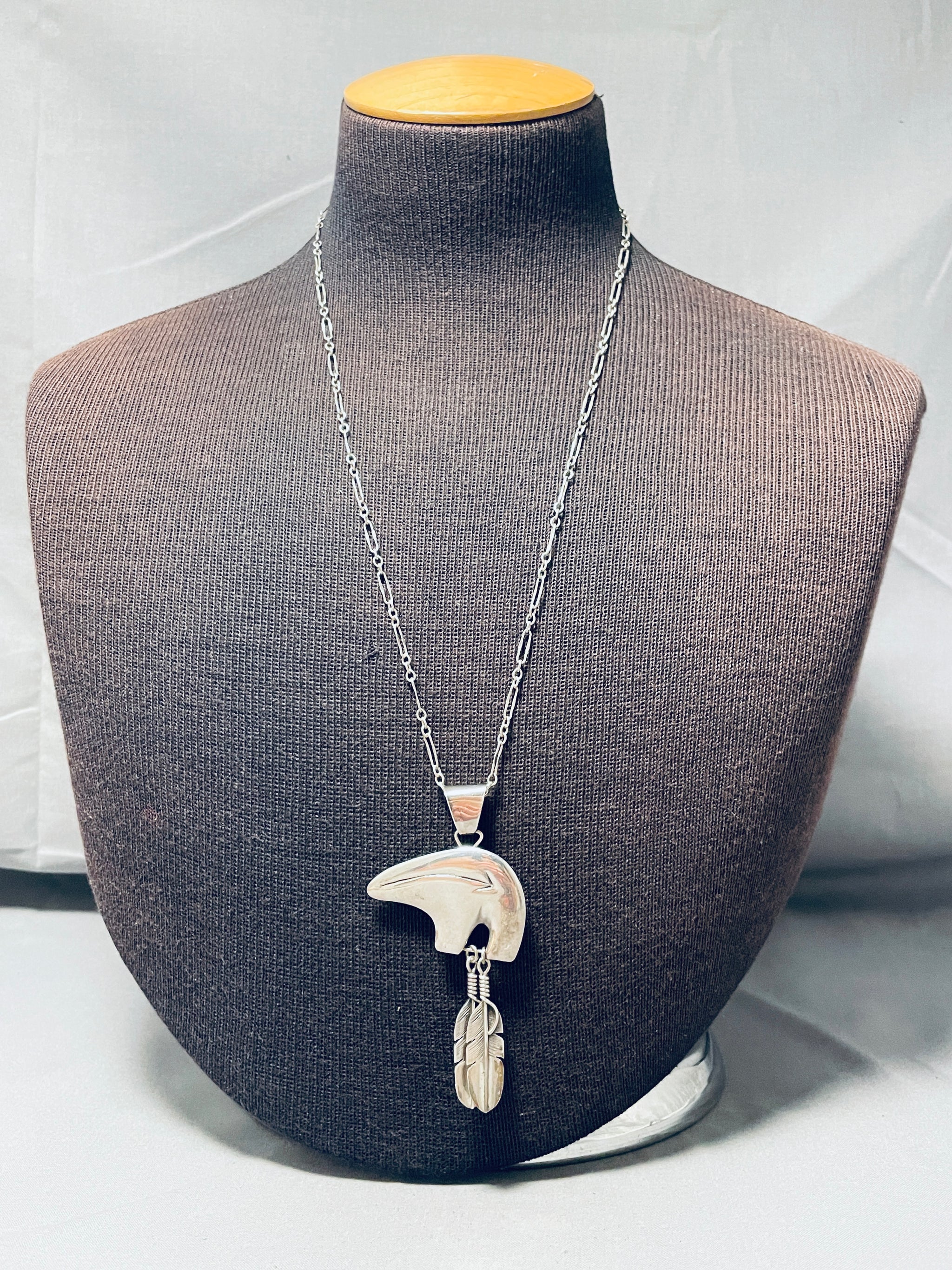 Exceptional Vintage Native American Navajo Sterling Silver Bear