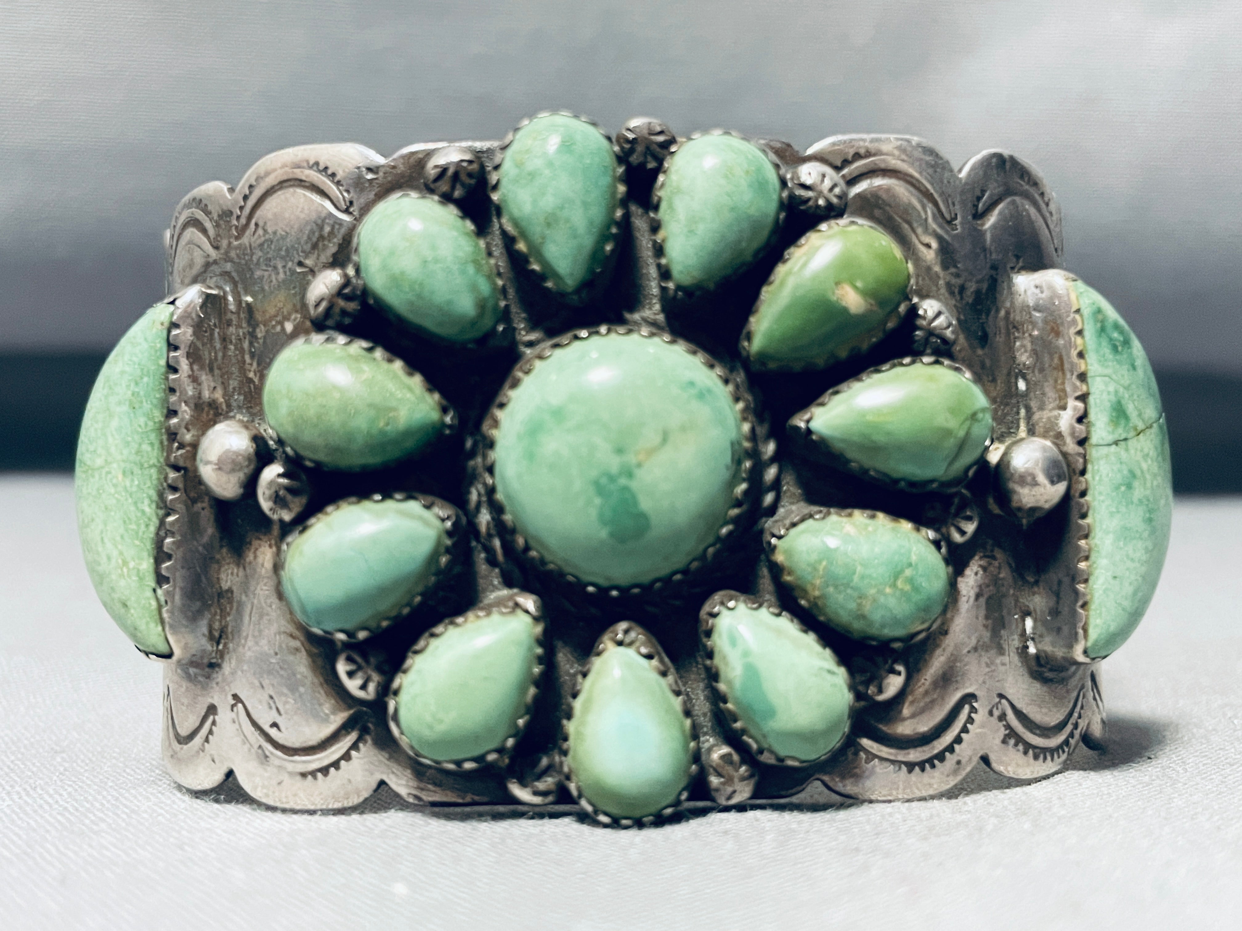 銀線細工　ヴィンテージ ブレスレット　緑の石 silver Half Moon And Flower Green Turquoise Vintage Native American