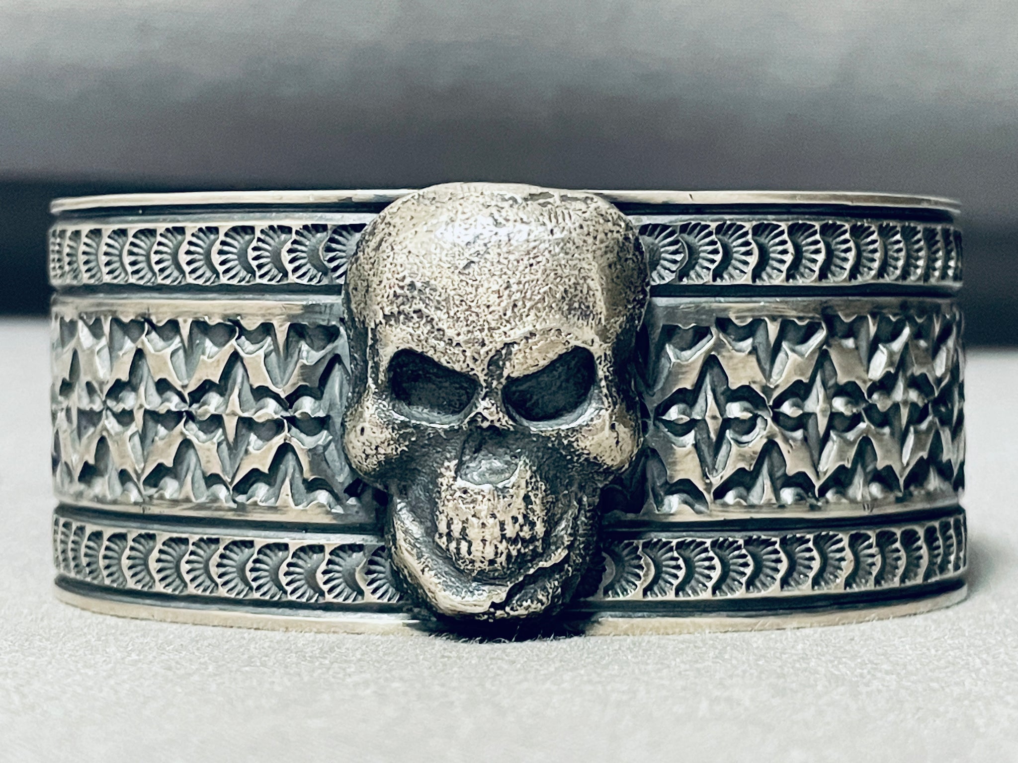 50 Antique Silver Tone Pave Skull Skull Beads With Perfect For European  Bracelet Jewelry And Paracord Accessories From Isabelye, $15.33