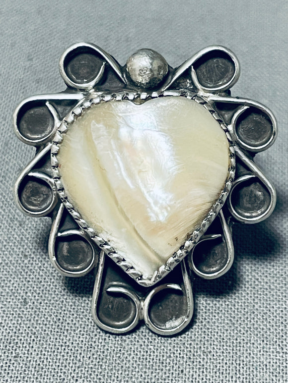 Jawdrop Fab Vintage Native American Navajo Mother Of Pearl Sterling Silver Heart Ring-Nativo Arts