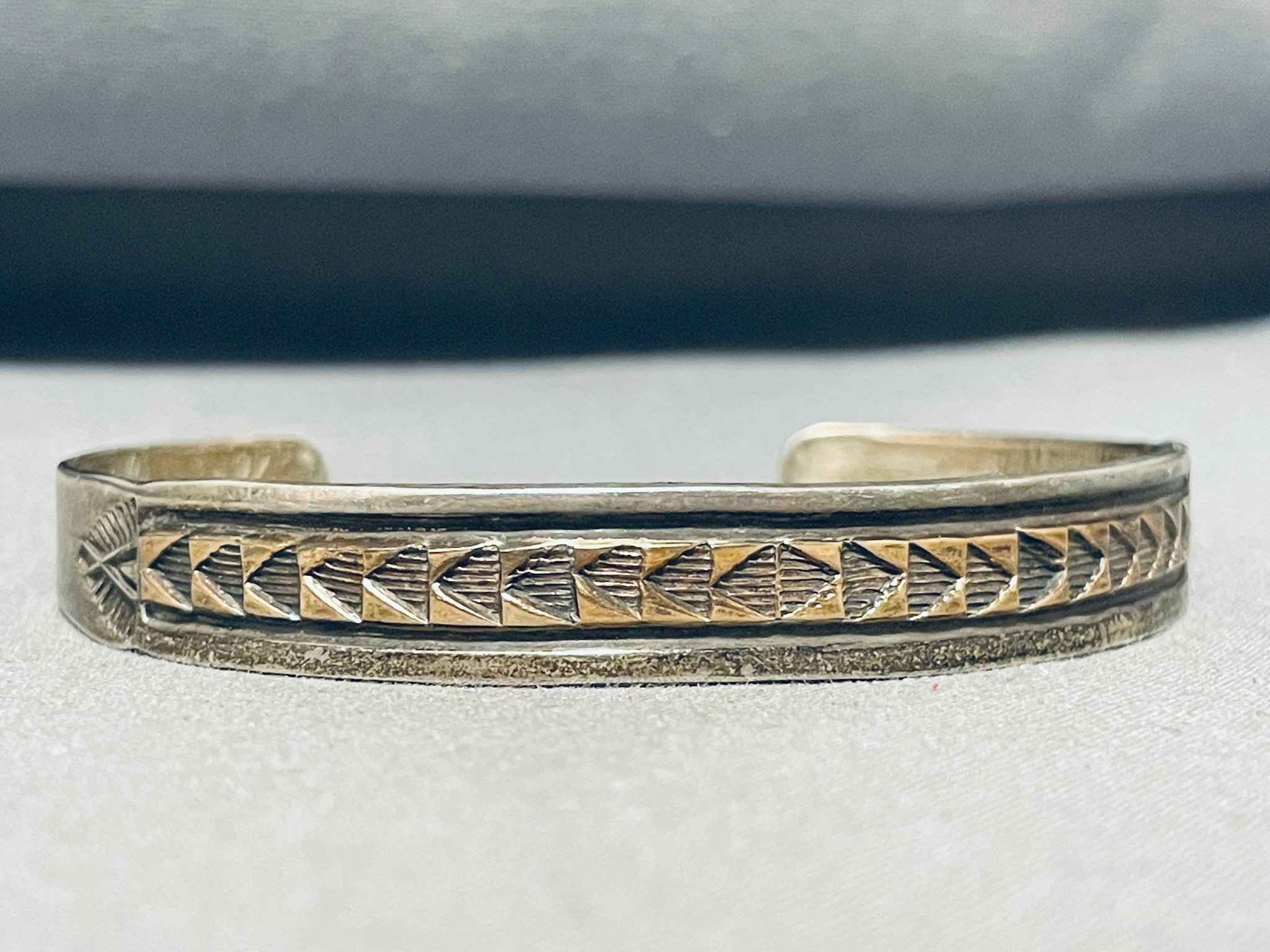 Outstanding Vintage Native American Navajo Sterling Silver And 14k