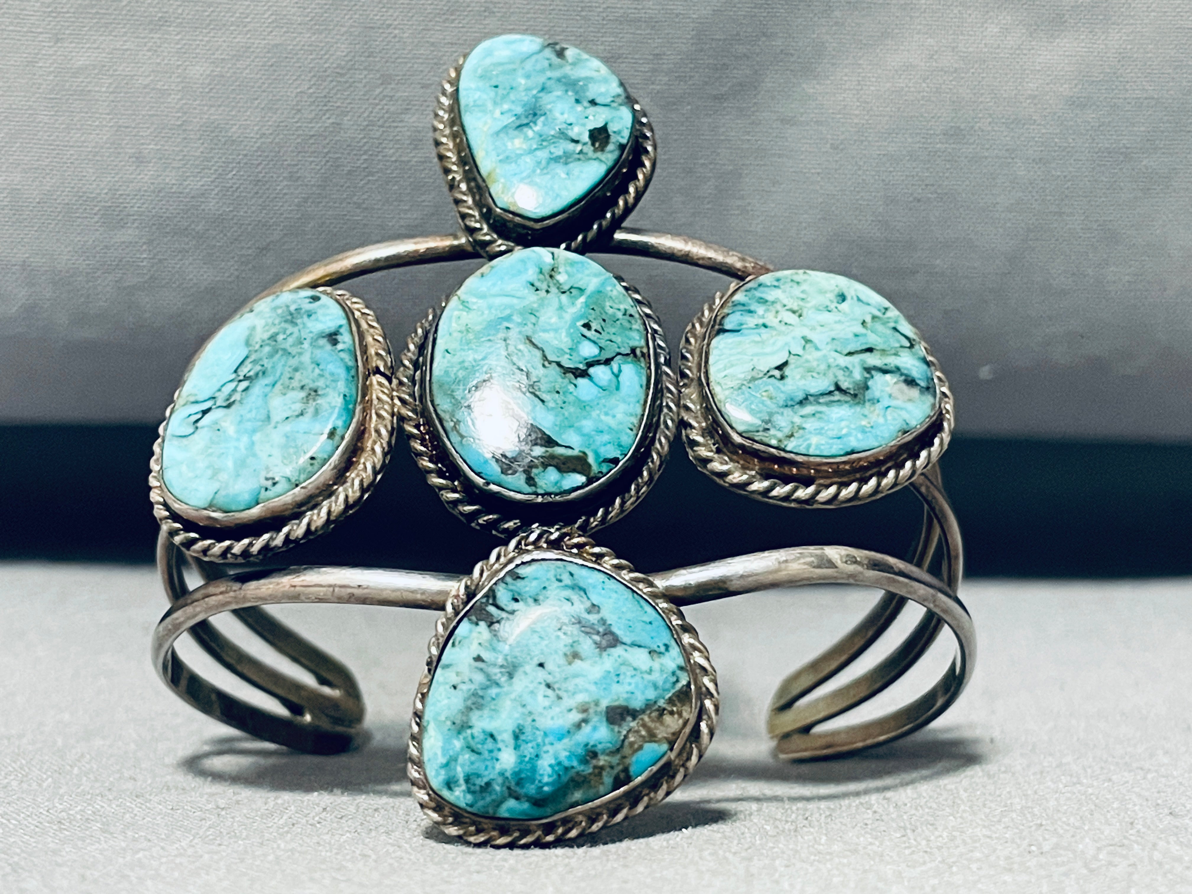 アクセサリー Vintage Navajo Turquoise Silver Bracelet f65e0184-ba4c-58c3-99ef-