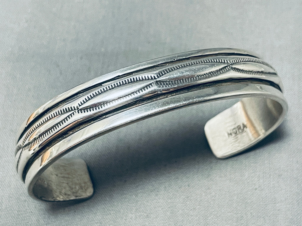 NAVAJO NORA STERLING シルバーバングル Native American Important Vintage Nora Bill Sterling Silver