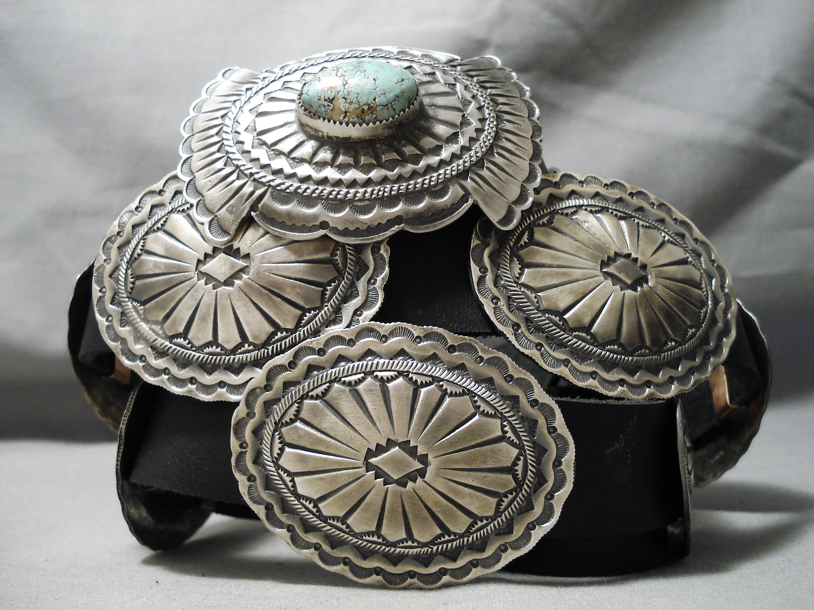 Heavy Native American Navajo #8 Turquoise Sterling Silver Hand 