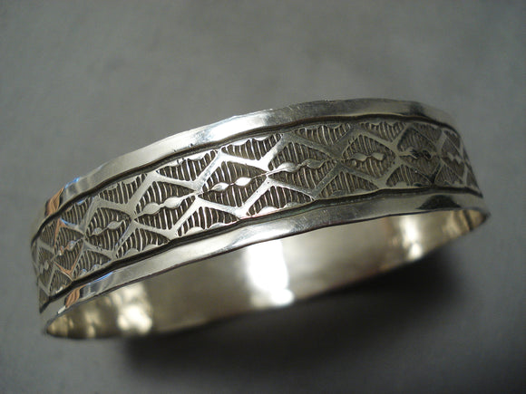 Impressive Navajo Sterling Silver Bangle Bracelet Native American-Nativo Arts