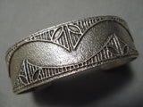 Wonderful Vintage Santo Domingo Sterling Silver Native American Bracelet Old-Nativo Arts