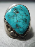 Striking Vintage Native American Navajo Old Kingman Turquoise Sterling Silver Ring Old-Nativo Arts