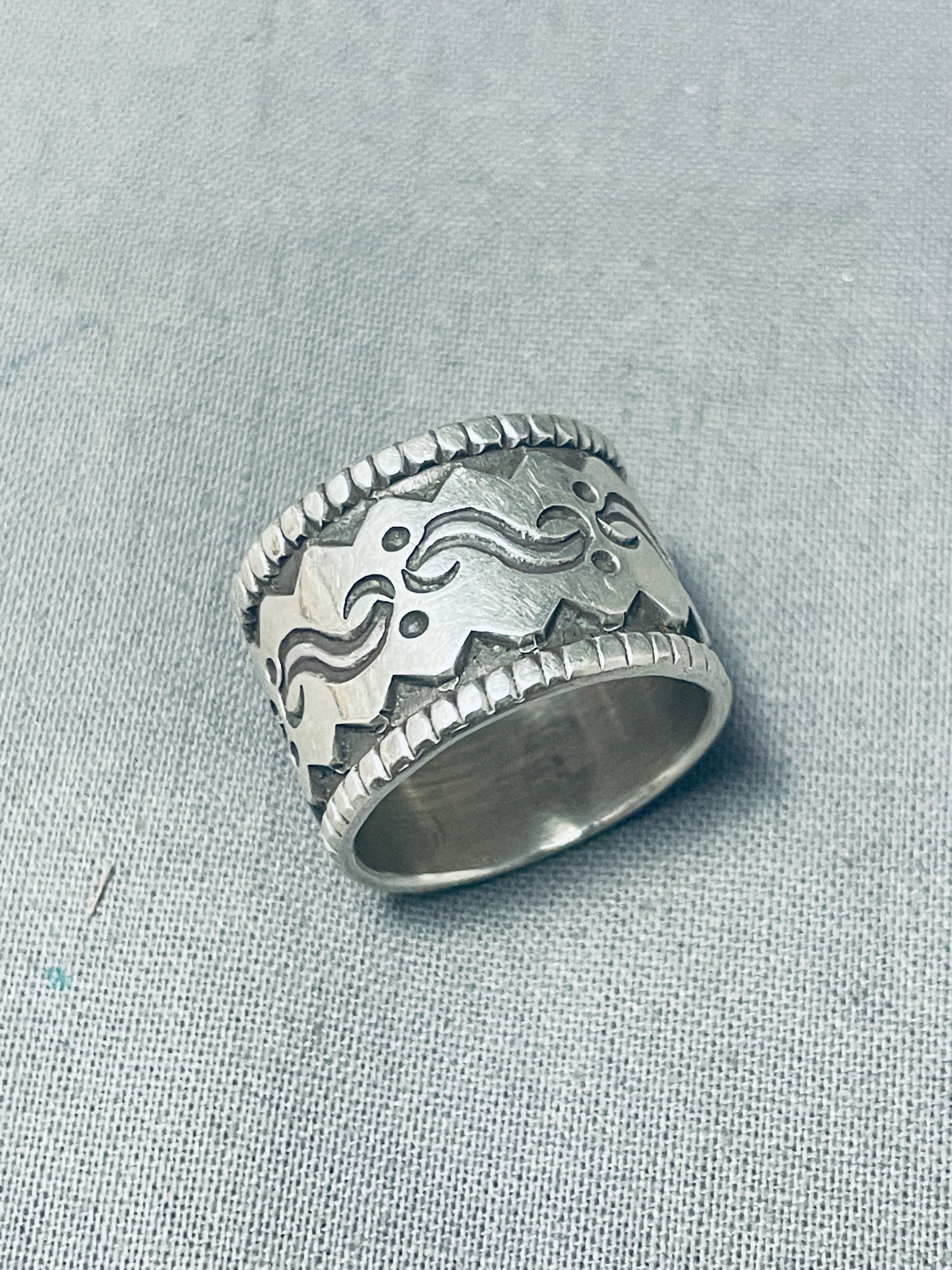 Spectacular Vintage Native American Navajo Sterling Silver Ring 