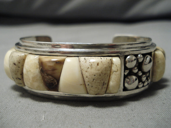 Museum Quality Vintage Native American Navajo White Onyx Jasper Sterling Silver Bracelet Old-Nativo Arts