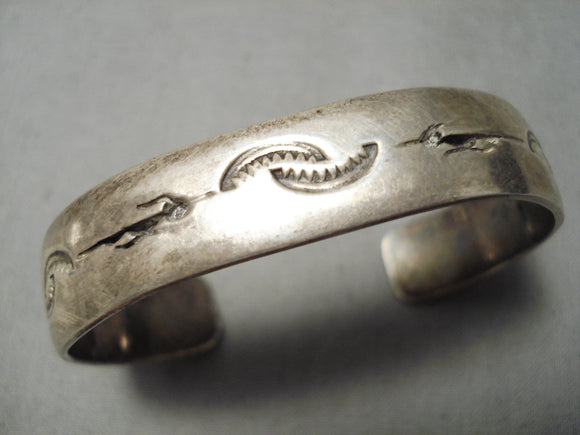 Impressive Vintage Native American Navajo Hand Tooled Sterling Silver Bracelet Cuff Old-Nativo Arts