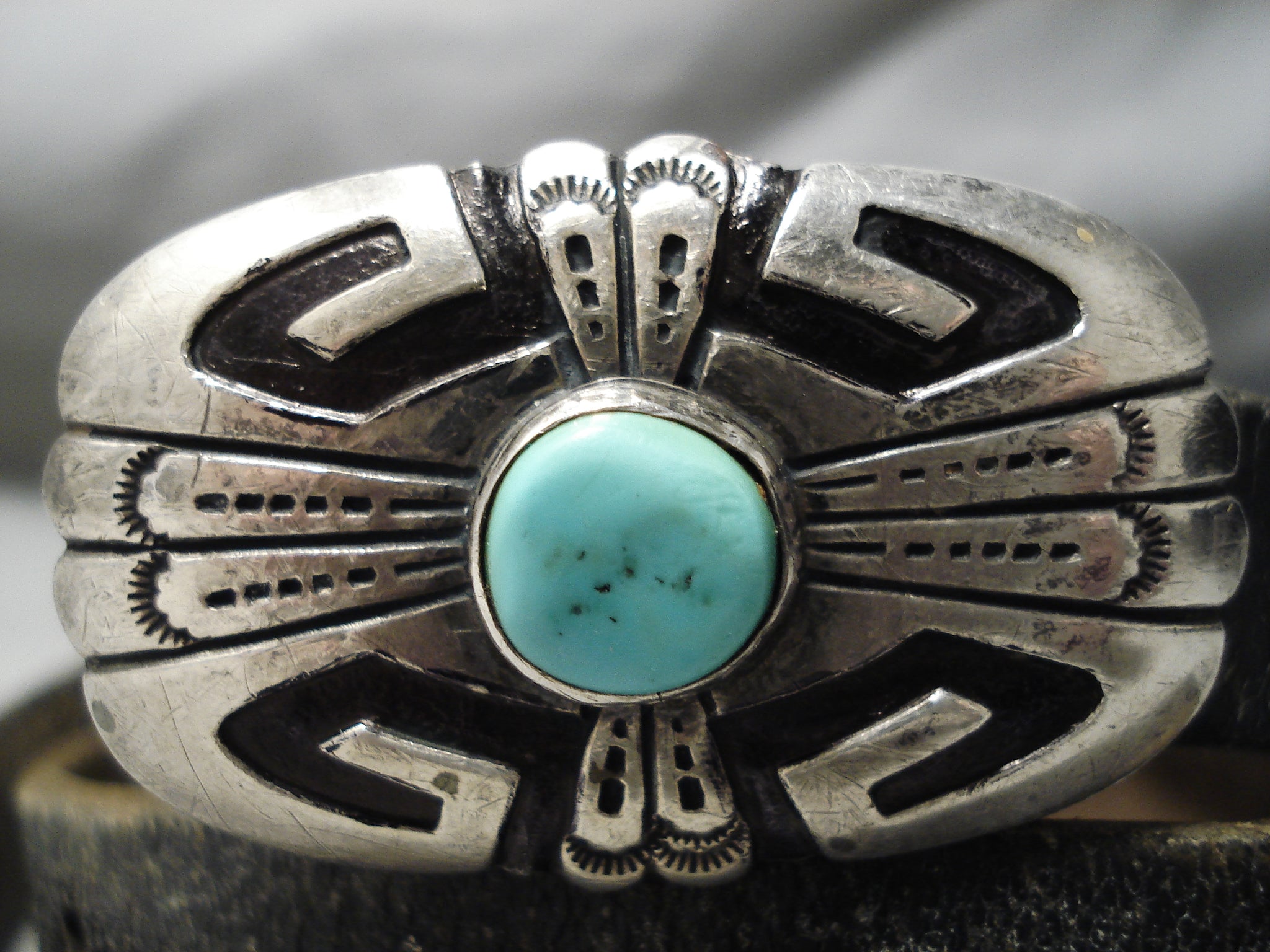 Ceinture Concho Navajo en cuir et argent sterling OLD PAWN Native American sur France | ceinture concho homme Ceinture Concho Navajo en cuir et argent sterling OLD PAWN Native American sur France | ceinture concho homme