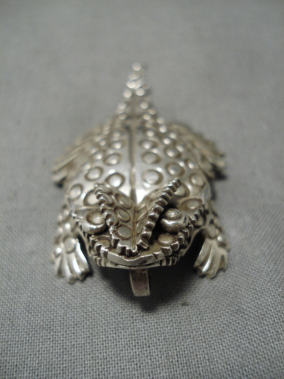 Wonderful Ben Yazzie Native American Navajo Horned Toad Sterling Silver Pin-Nativo Arts