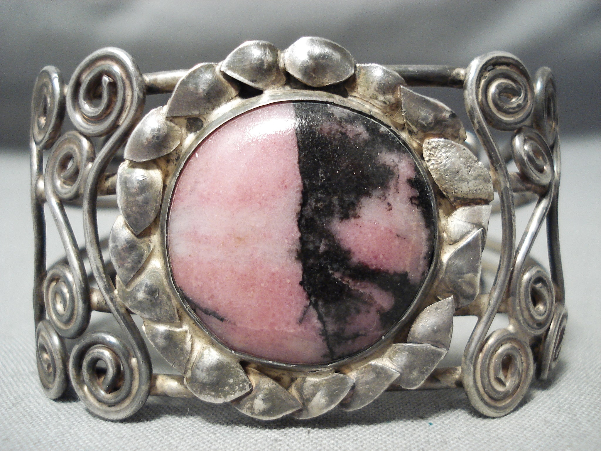 Vintage popular pink bracelet