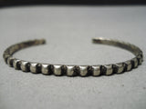 Wonderful Vintage Native American Navajo Sterling Silver Serrated Bracleet Old-Nativo Arts