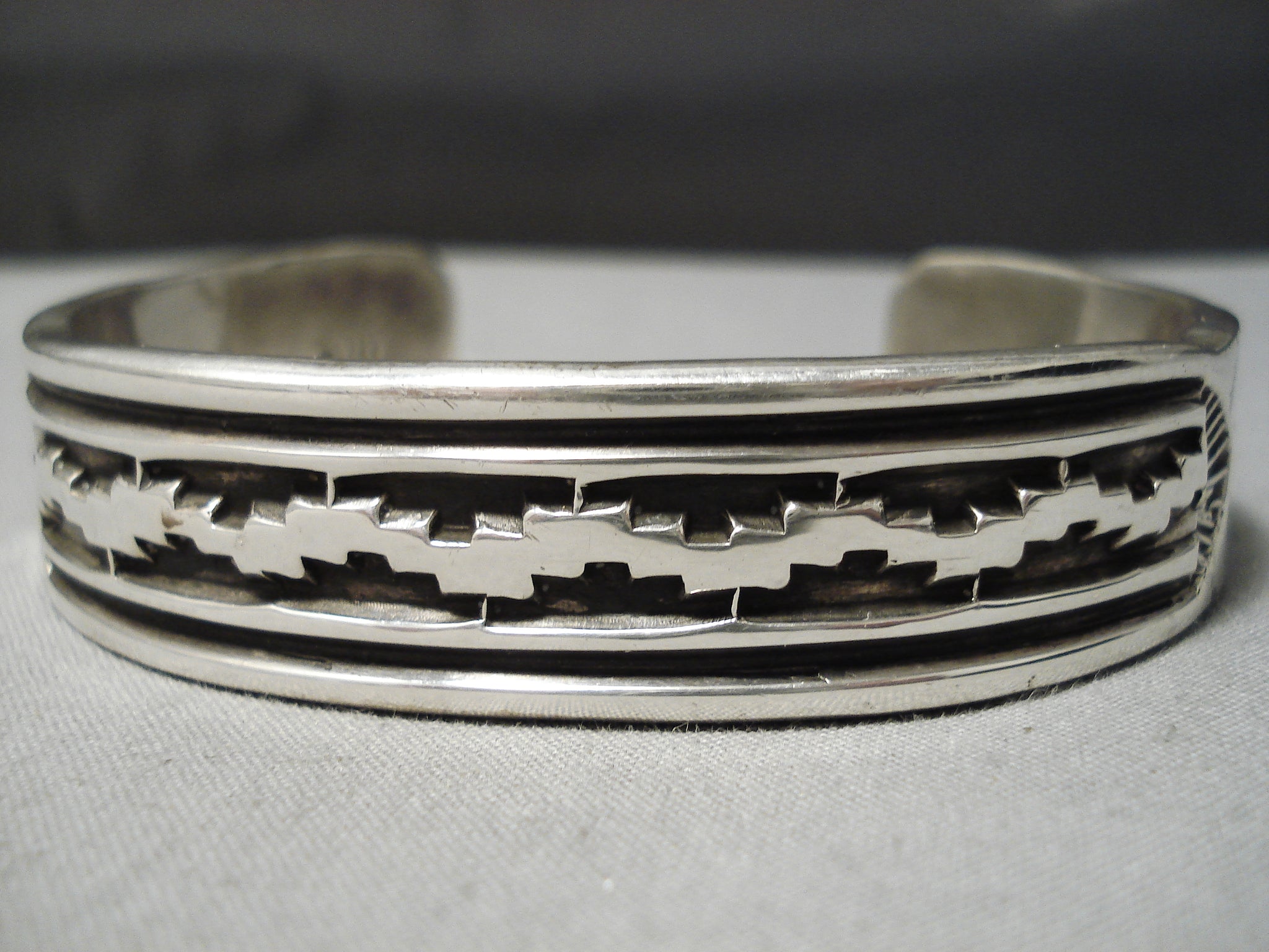 Vintage navajo sterling silver bracelet, good made around 1980