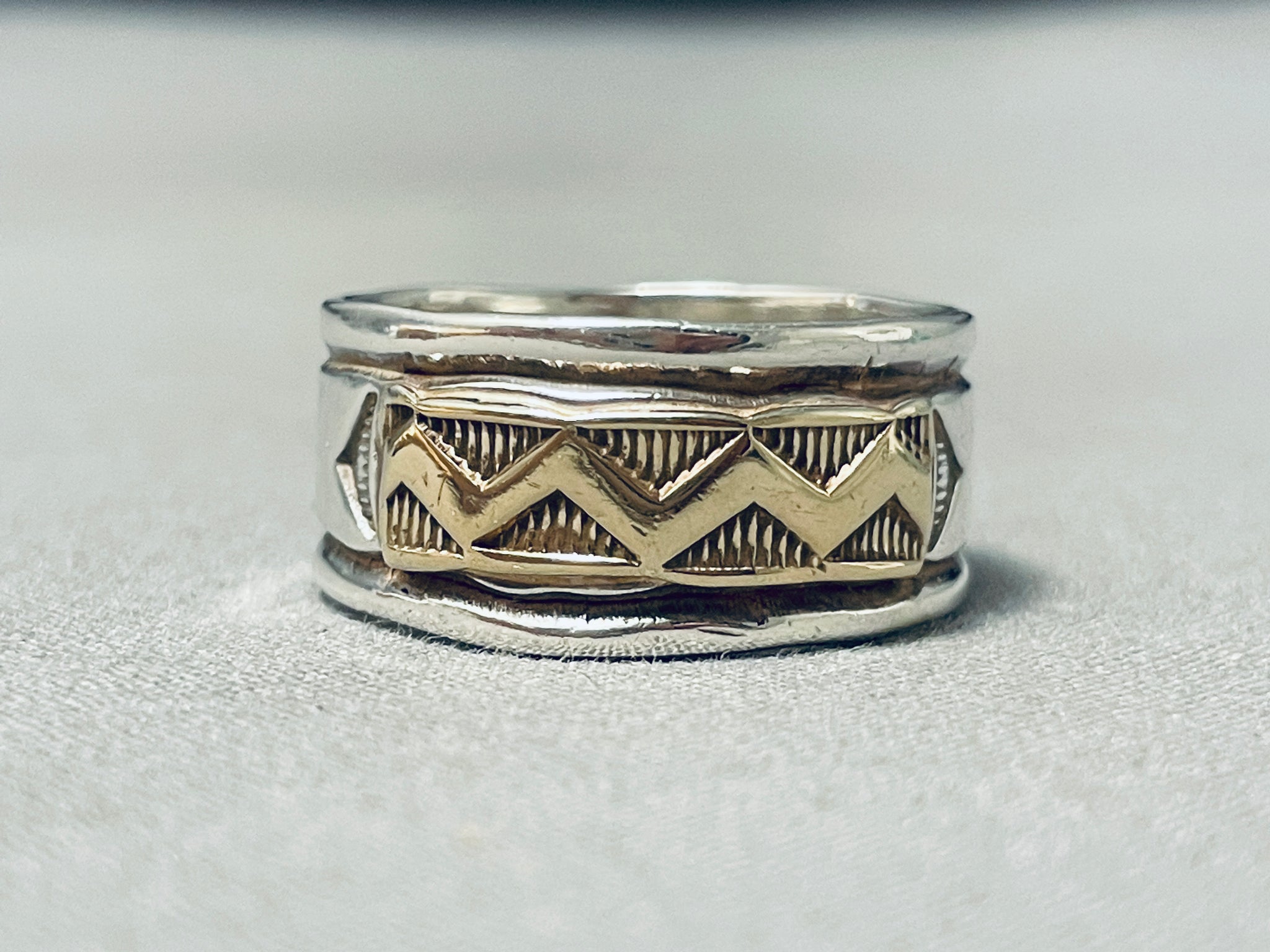Astonishing Native American Navajo Sterling Silver & 14k Gold Ring  