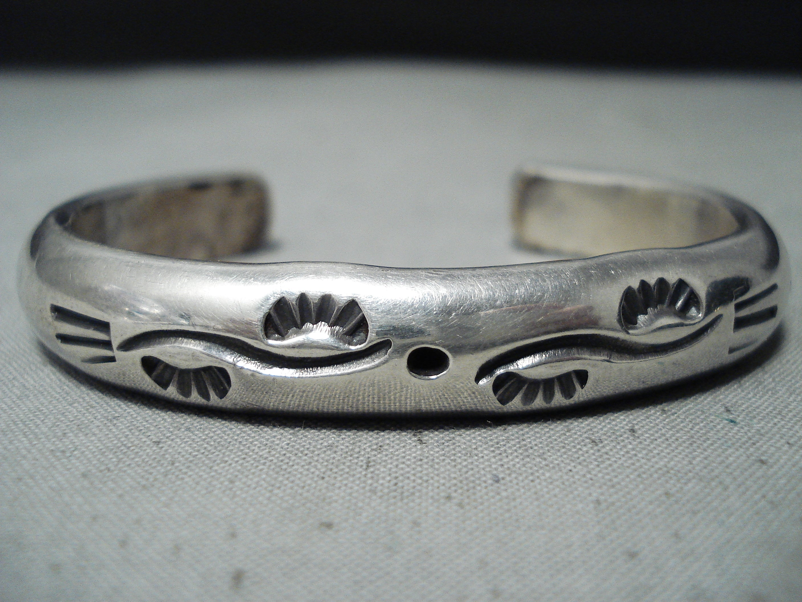 Impressive Vintage Native American Navajo Wave Stamp Sterling 