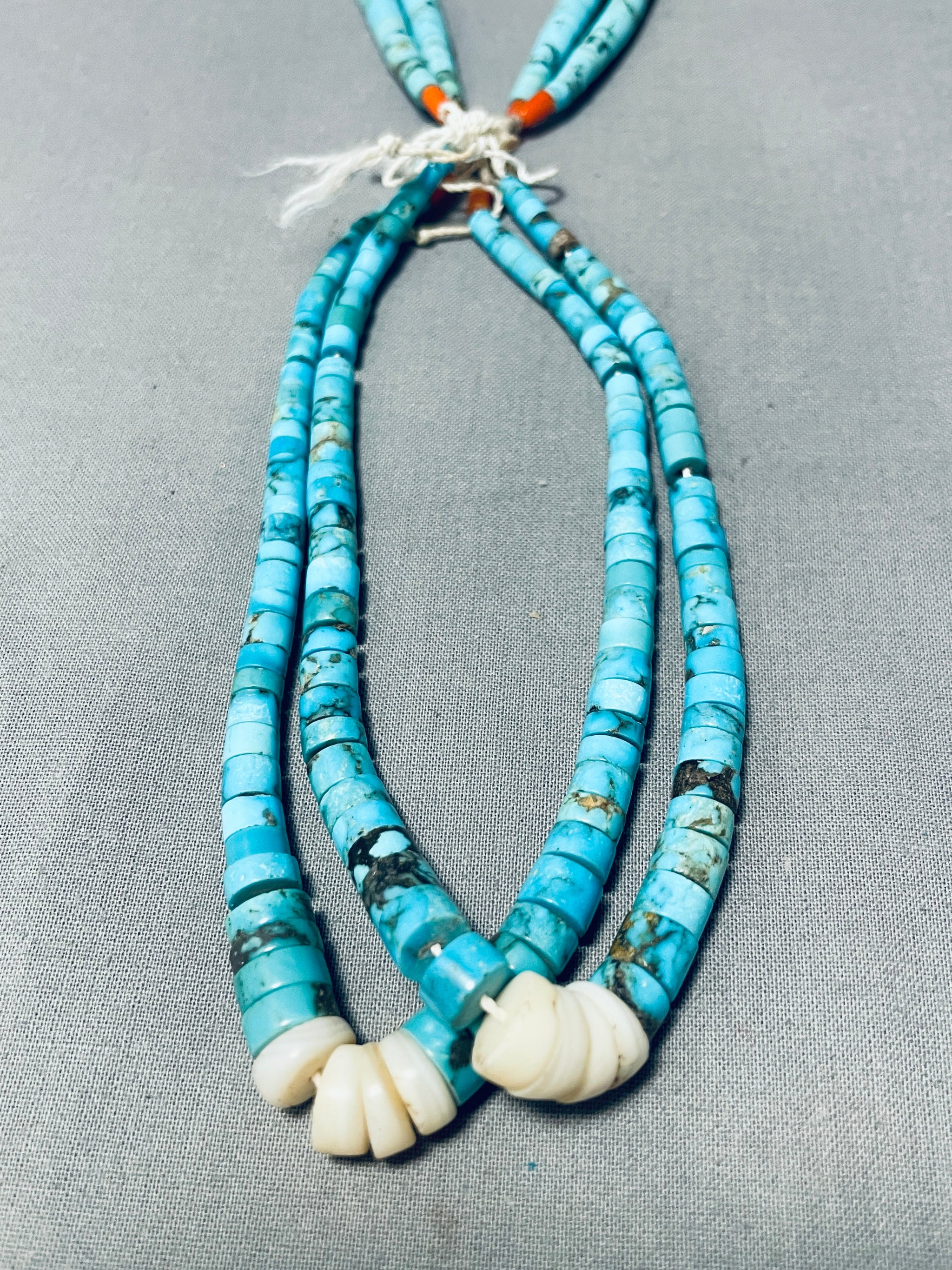 26 vintage Amérindien Santo Domingo Sterling Silver and Gradued Turquoise and Heishi Bead Necklace - Canada