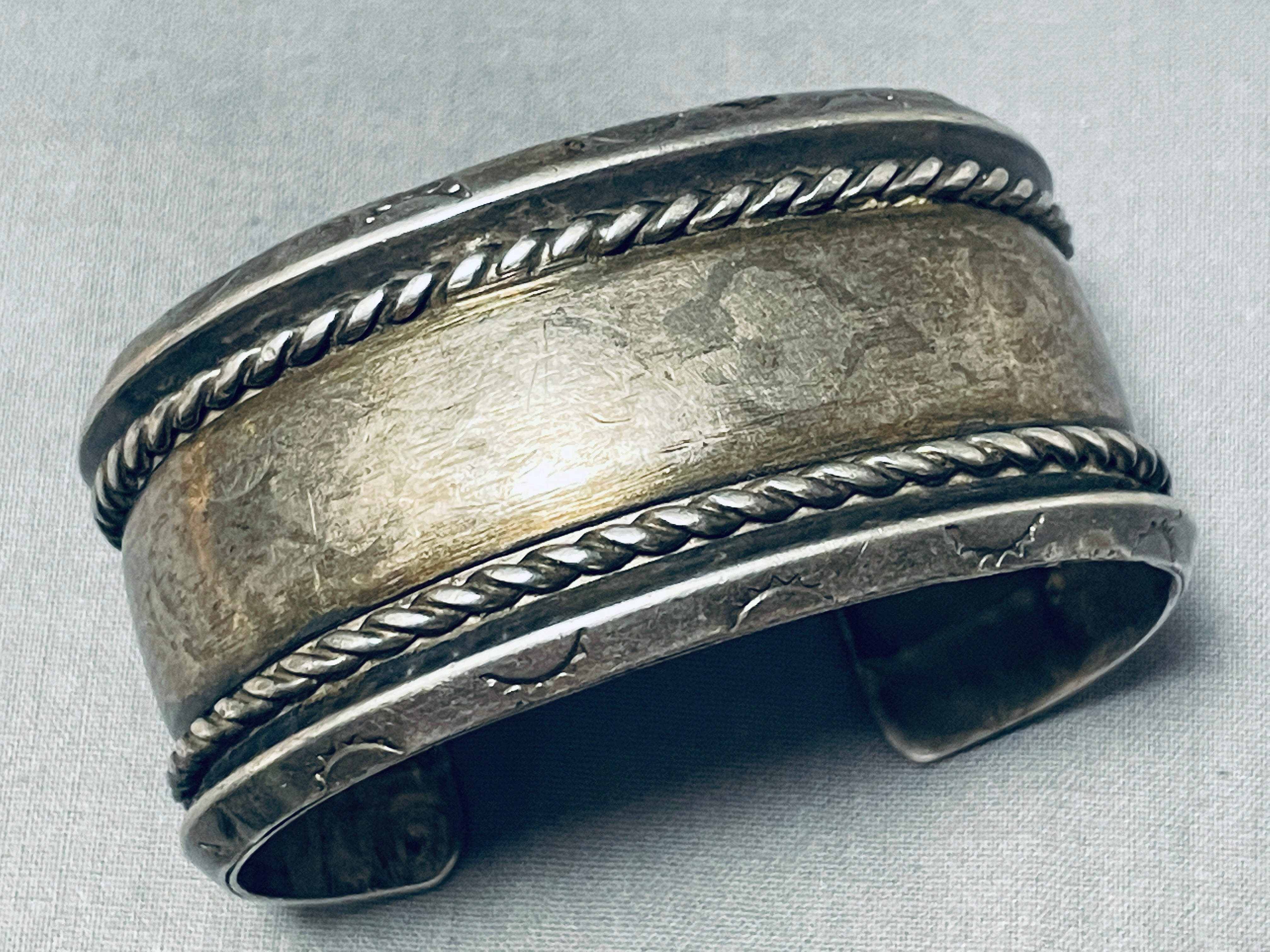 Phenomenal Vintage Native American Navajo Sterling Silver Bracelet 