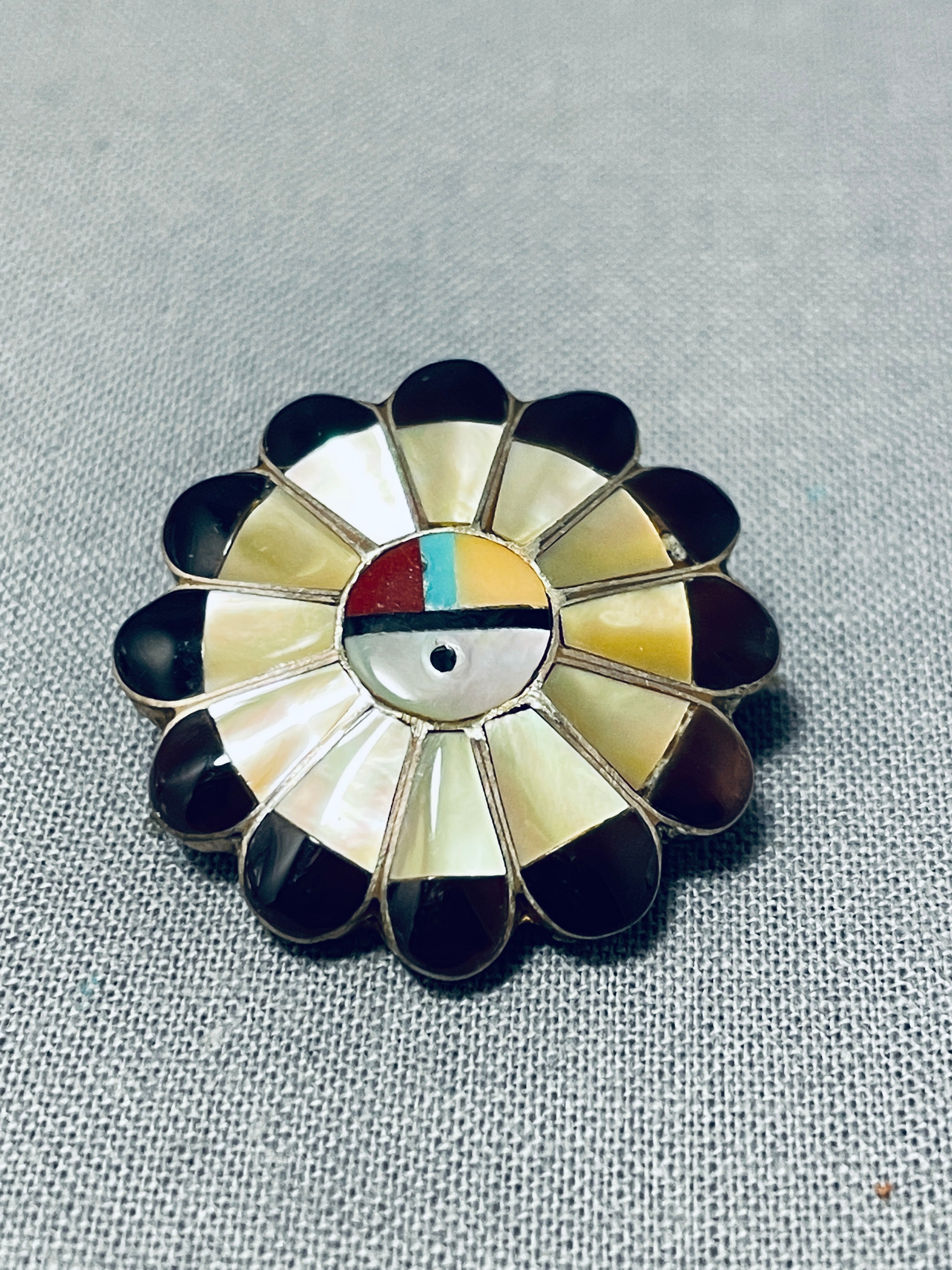 Superb Vintage Native American Zuni Inlay Coral Shell Jet Sunface 