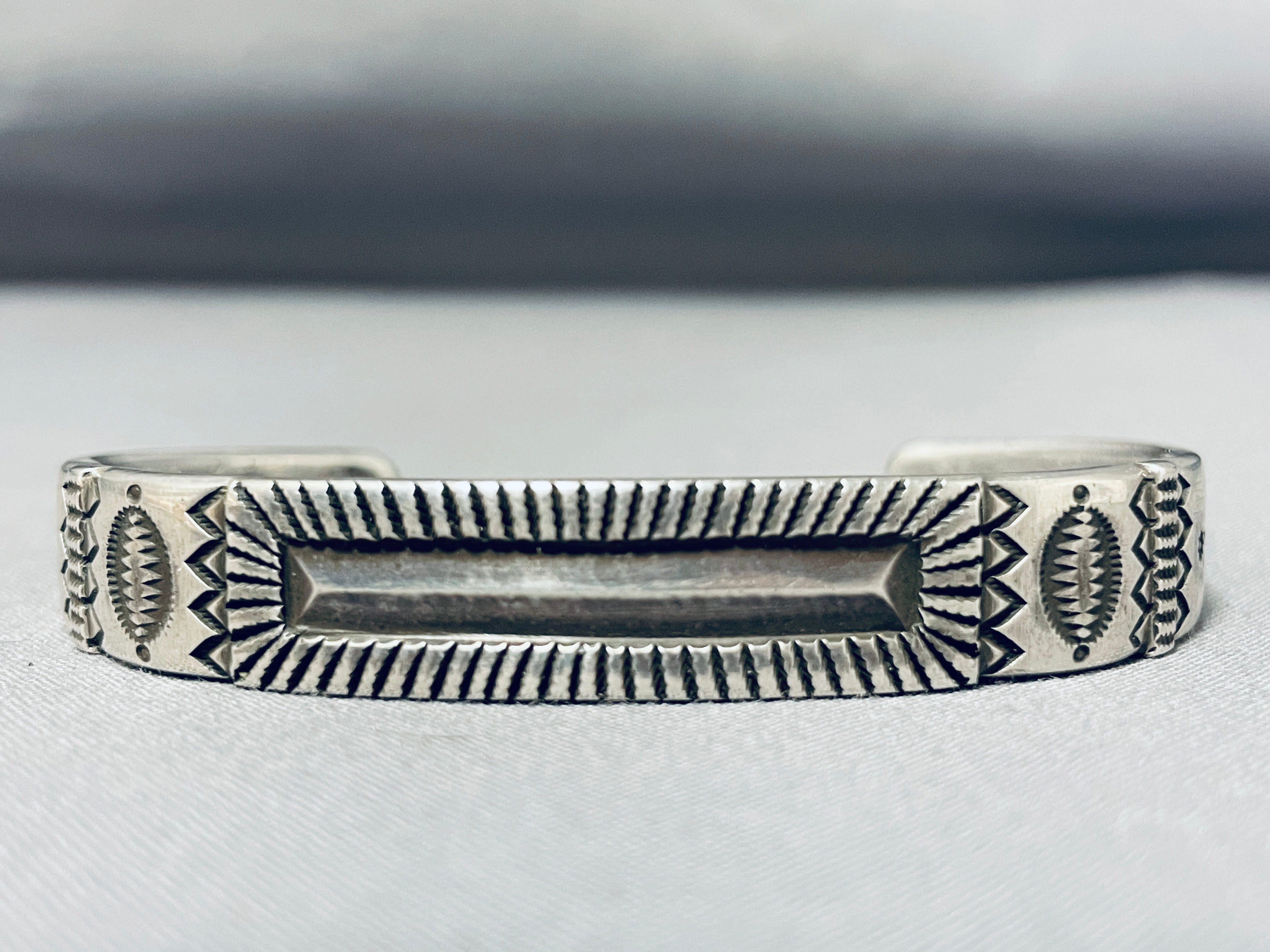 Navajo Perry Shorty シルバー バングル Very Important Perry Shorty Vintage Native American Navajo Ingot