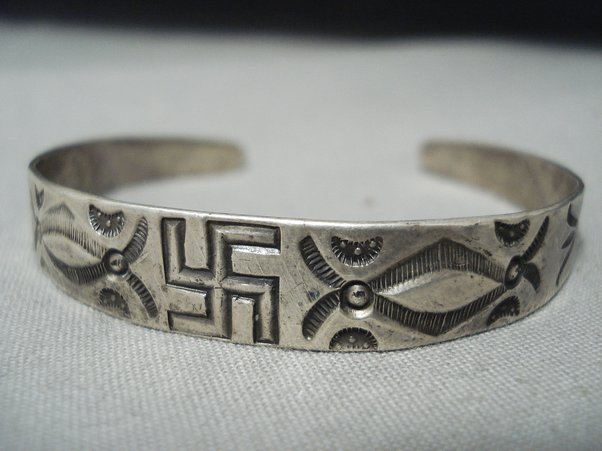 Early 1900's Vintage Native American Navajo Whirling Logs Sterling