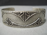 Wonderful Vintage Santo Domingo Sterling Silver Native American Bracelet Old-Nativo Arts