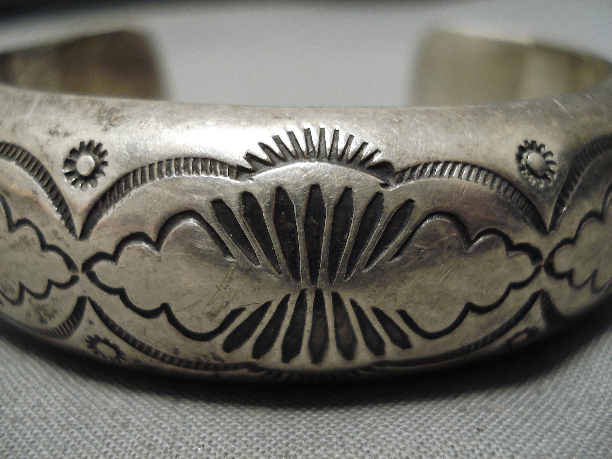 Detailed!! Vintage Native American Navajo Hand Tooled Cloud Sterling S – Nativo  Arts