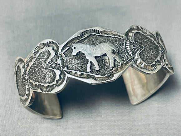 Charming Native American Navajo Horse Hearts Textured Sterling Silver Bracelet-Nativo Arts