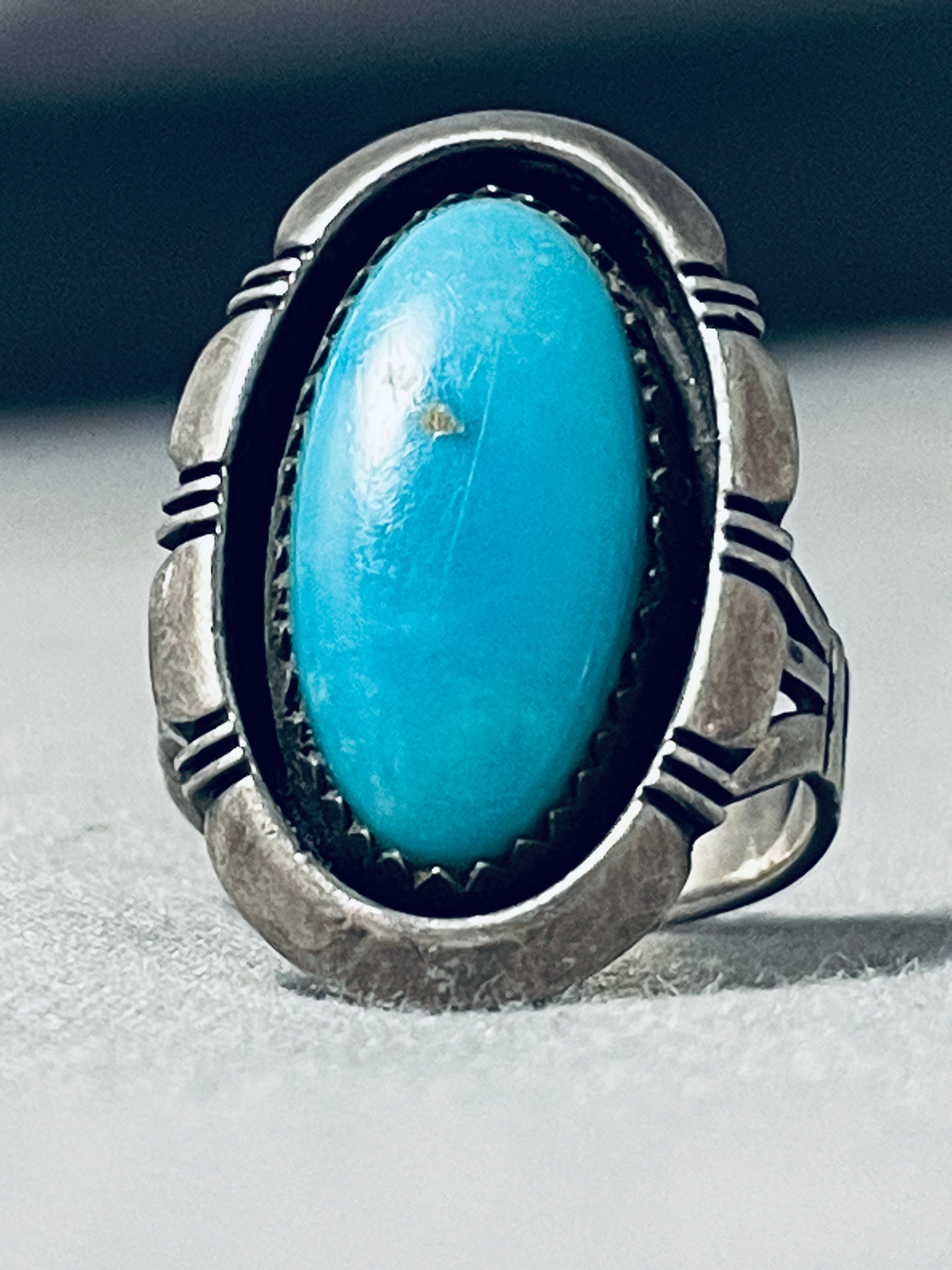 Kingman turquoise sterling silver ring - stamped by RE - good size 12.5 - vintage