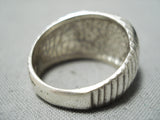 Striking Vintage Native American Navajo Onyx Sterling Silver Ring Old-Nativo Arts