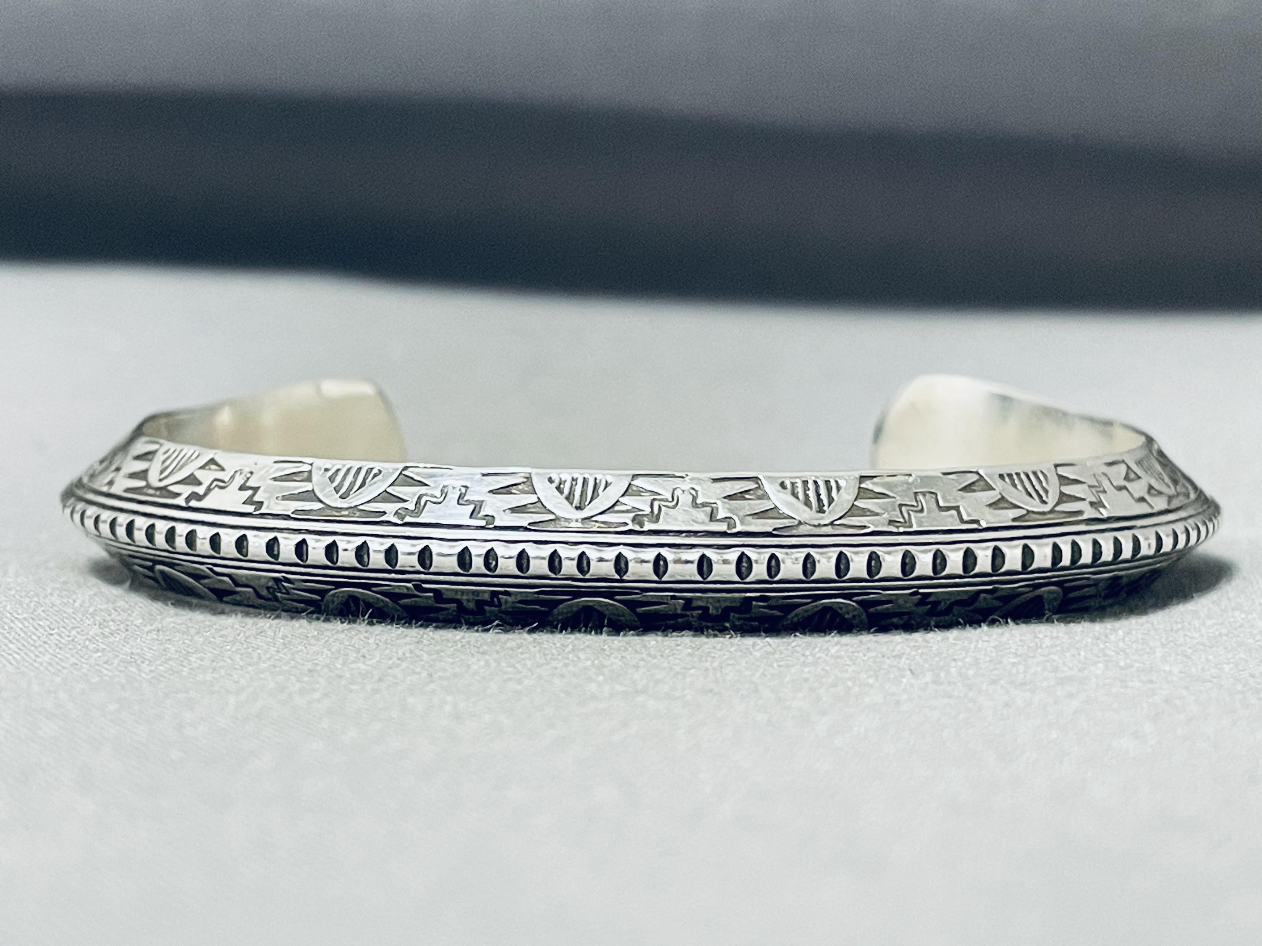 Navajo Sterling Silver hallmarked gorgeous cuff bracelet shops look fantastic!