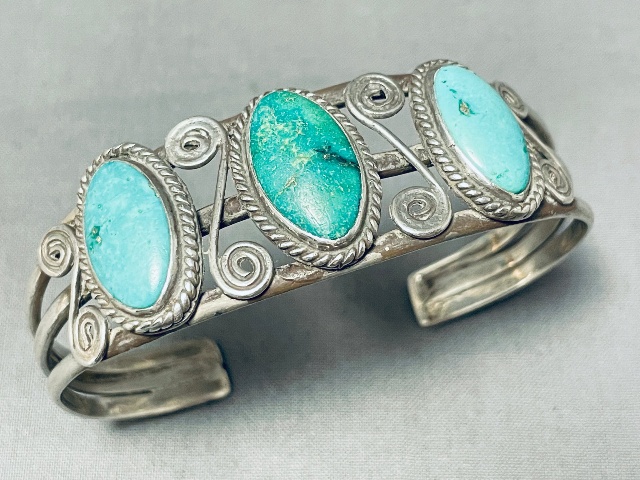 Vintage Native sale American Sterling Silver Stunning Blue-Green Turquoise Cuff Bracelet