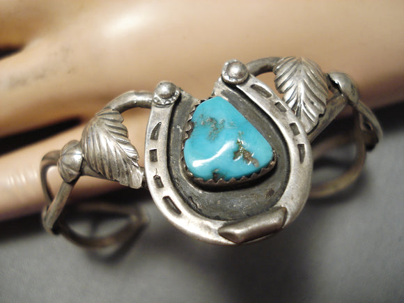 Native American Marvelous Vintage Detailed Turquoise Sterling Silver Horse Shoe Bracelet Old-Nativo Arts