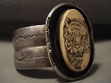 Museum Vintage Navajo 'Hand Carved Scrimshaw' Native American Jewelry Silver Bracelet Old-Nativo Arts