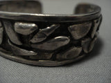 Textured Float And Spine Vintage Native American Zuni Sterling Silver Bracelet Old-Nativo Arts